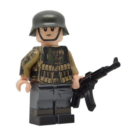 WW2 German in Splinter Camo Smock (Stg44) WW2 German in Splinter Camo Smock (Stg44)