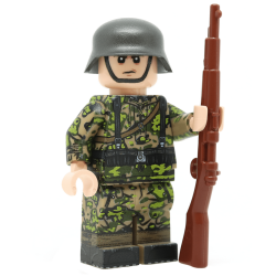 WW2 German Rifleman in Oak...